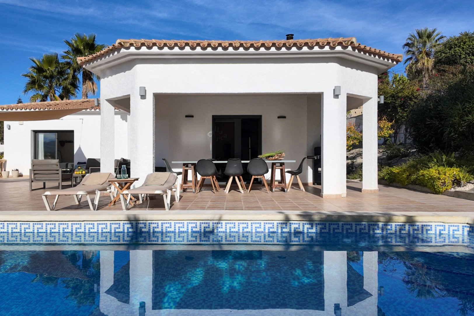 Encantadora villa con apartamento independiente y jardín mediterráneo en Cometa, Calpe