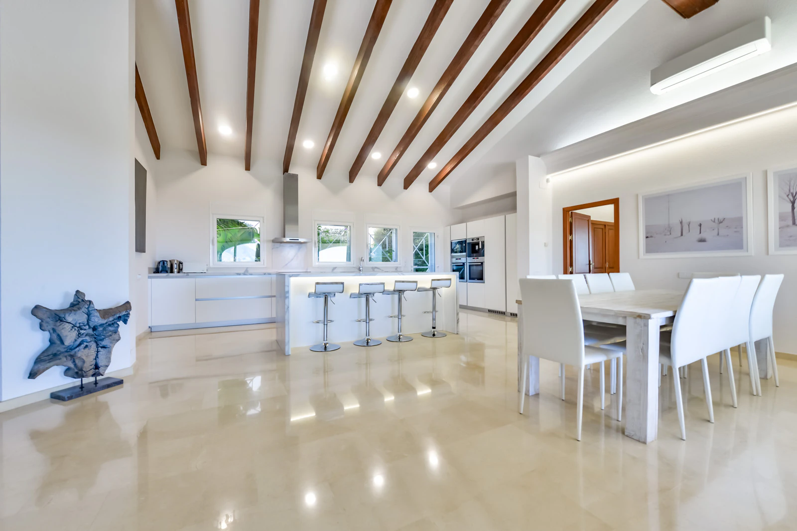 Villa de Lujo en Altea: Elegancia, Exclusividad y Vistas de Ensueño