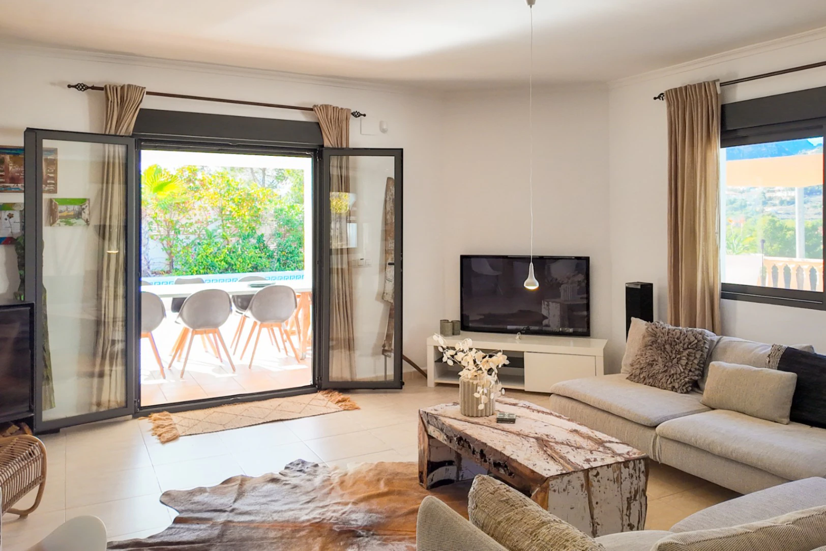 Encantadora villa con apartamento independiente y jardín mediterráneo en Cometa, Calpe