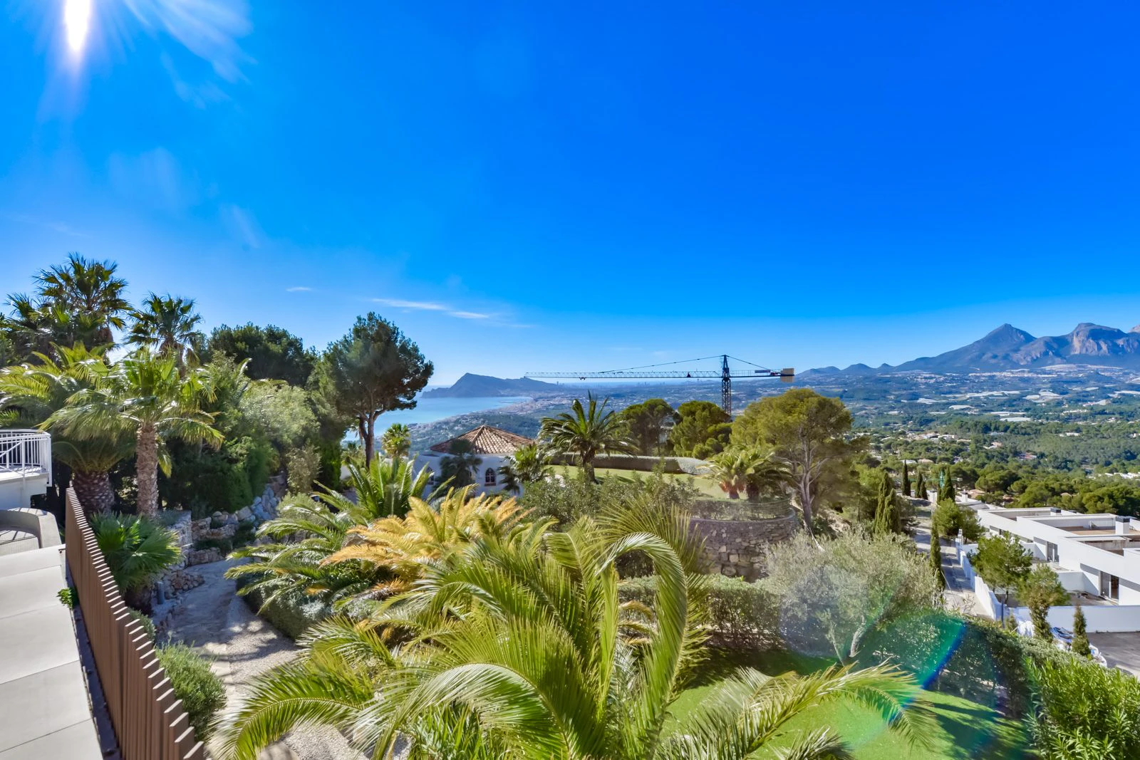 Villa de Lujo en Altea: Elegancia, Exclusividad y Vistas de Ensueño