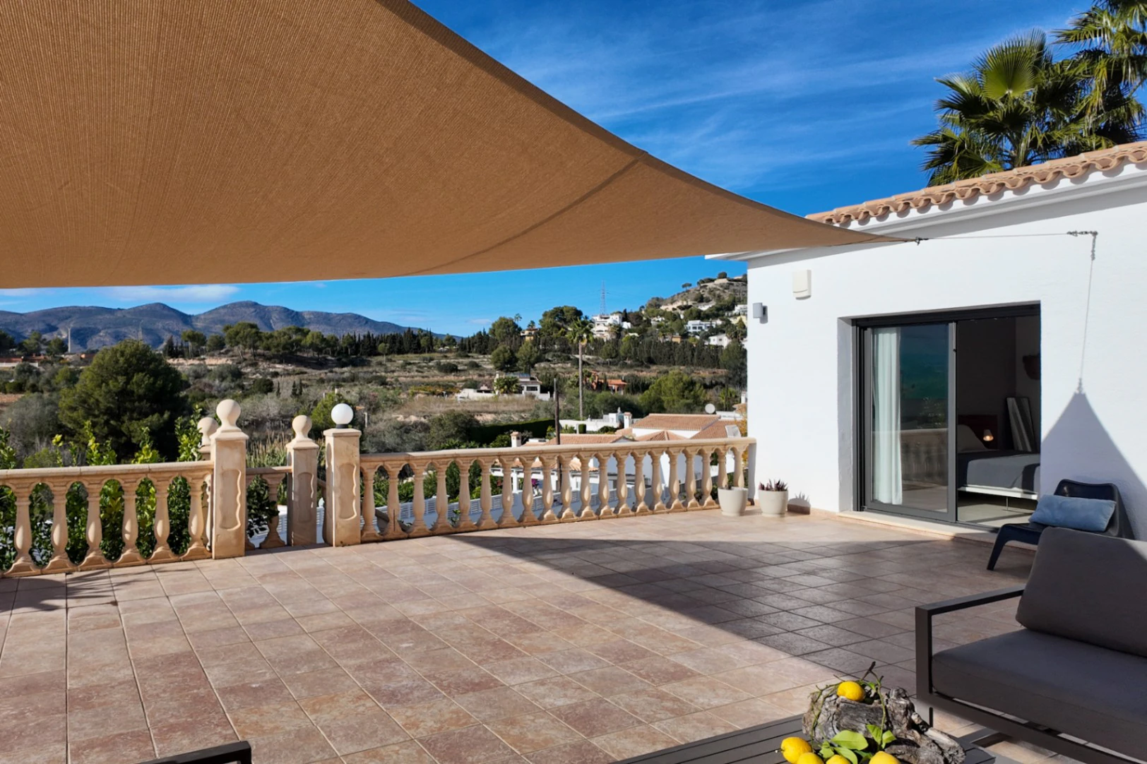 Encantadora villa con apartamento independiente y jardín mediterráneo en Cometa, Calpe
