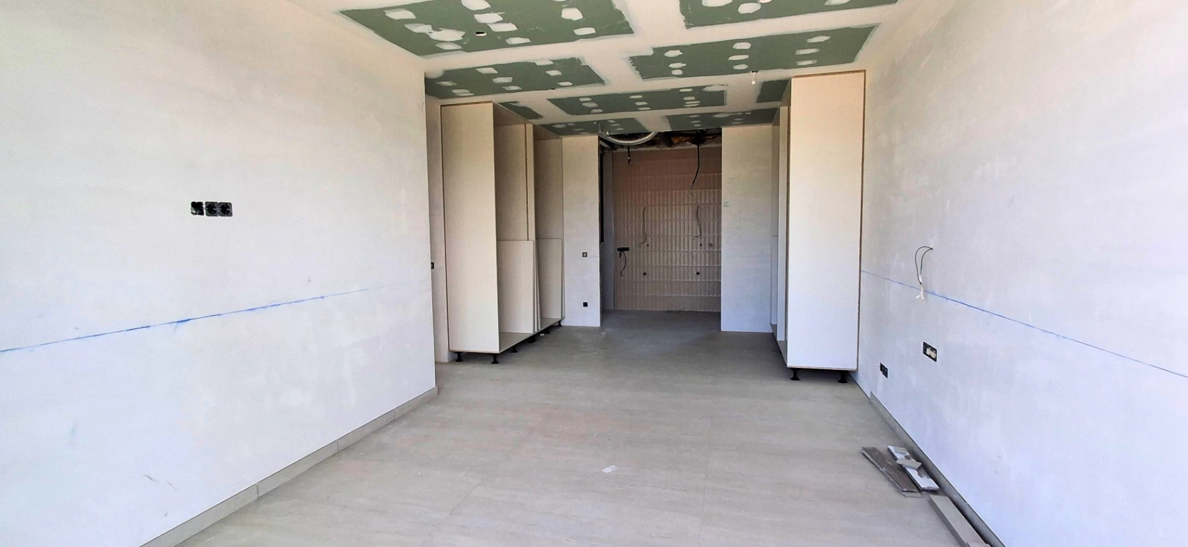 Villa moderna de obra nueva en Calpe con piscina y vistas abiertas