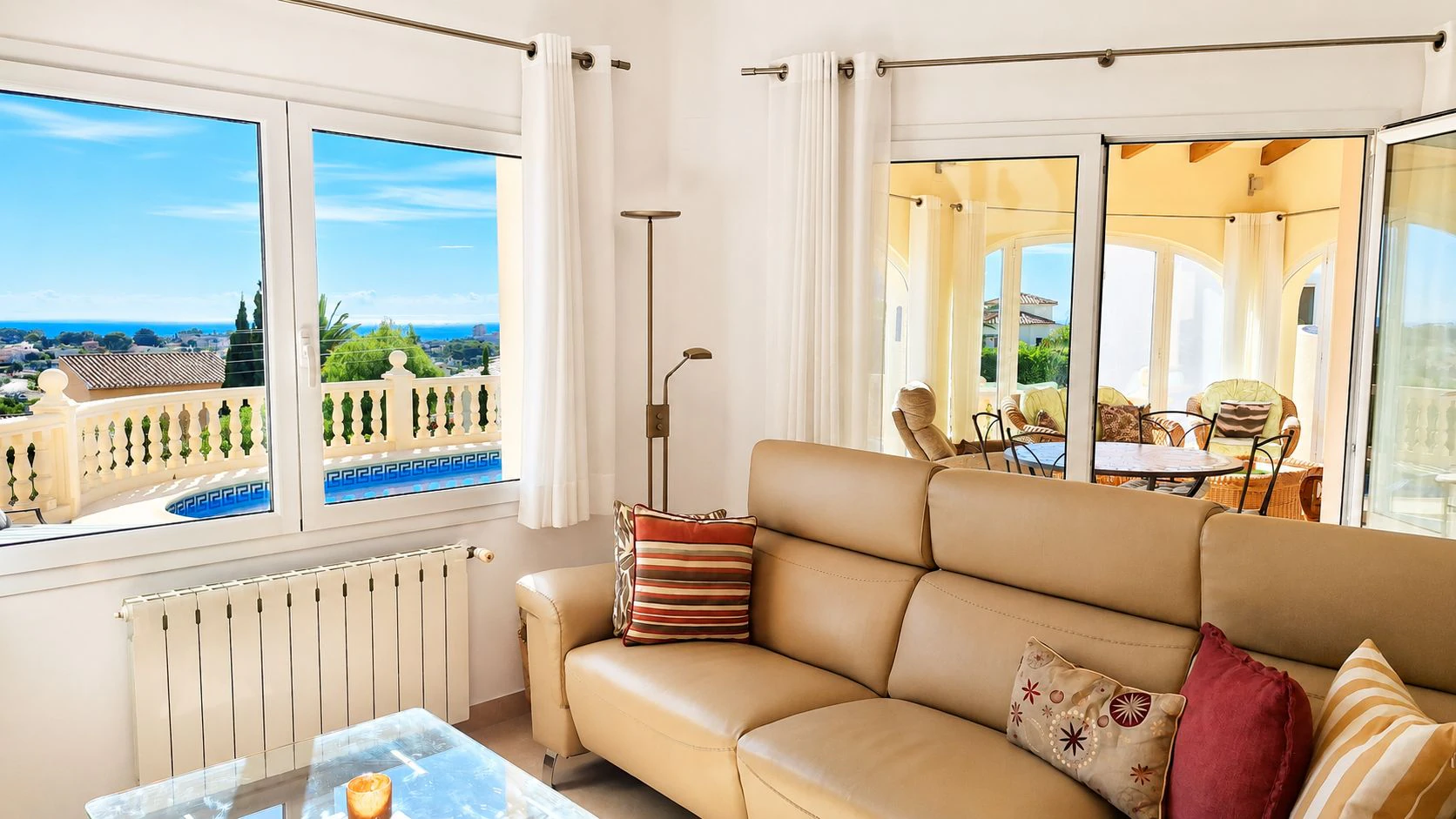Villa con vistas panorámicas al mar en Calpe, tu sueño mediterráneo.