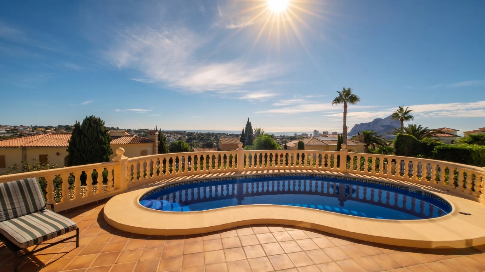 Villa con vistas panorámicas al mar en Calpe, tu sueño mediterráneo.