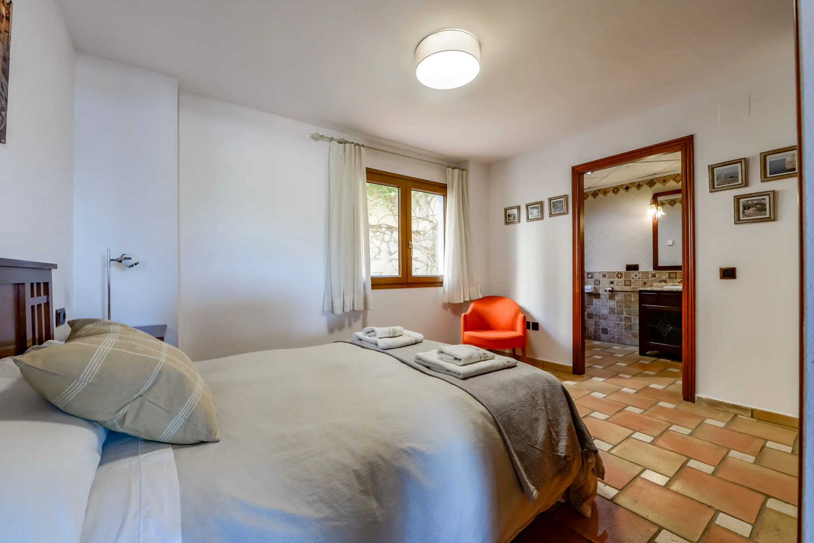 VILLA EN VENTA EN LA MEJOR UBICACIÓN DE MORAIRA, CON ACCESO A PIE A LA PLAYA Y VISTAS AL MAR