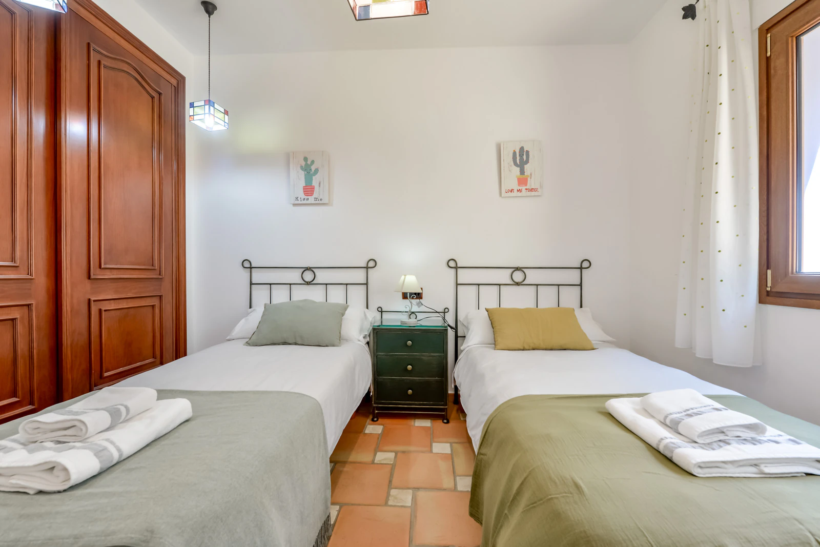 VILLA EN VENTA EN LA MEJOR UBICACIÓN DE MORAIRA, CON ACCESO A PIE A LA PLAYA Y VISTAS AL MAR
