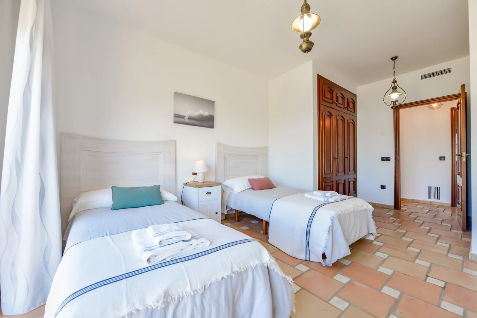 VILLA EN VENTA EN LA MEJOR UBICACIÓN DE MORAIRA, CON ACCESO A PIE A LA PLAYA Y VISTAS AL MAR