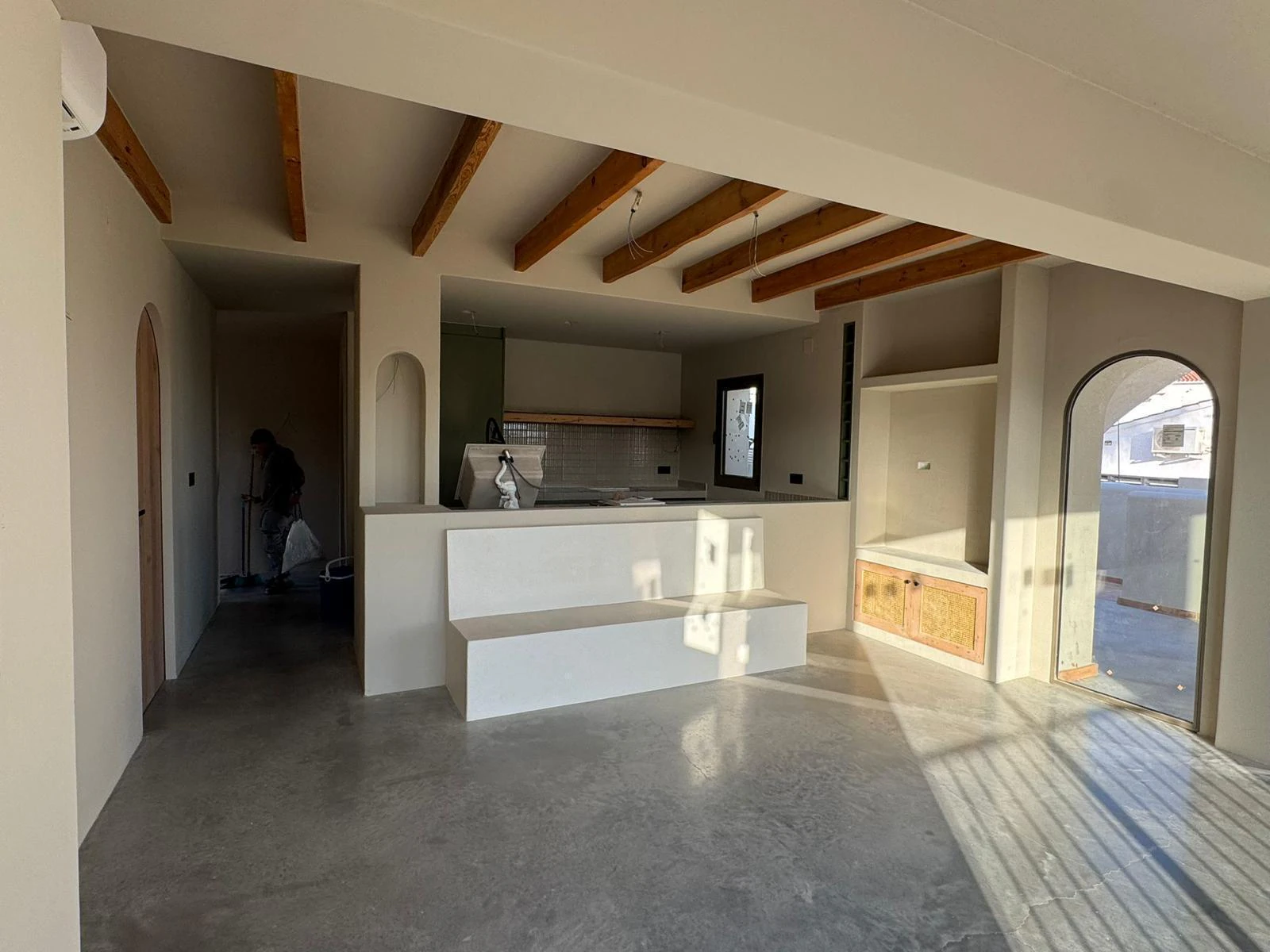 Tu refugio mediterráneo: villa renovada con vistas al mar, piscina y a solo 5 minutos caminando de la playa