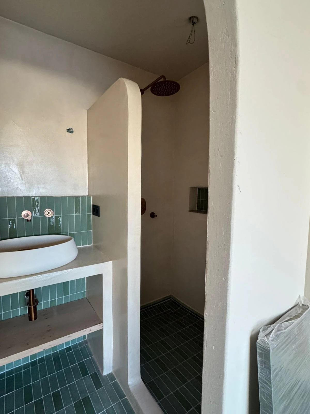 Tu refugio mediterráneo: villa renovada con vistas al mar, piscina y a solo 5 minutos caminando de la playa