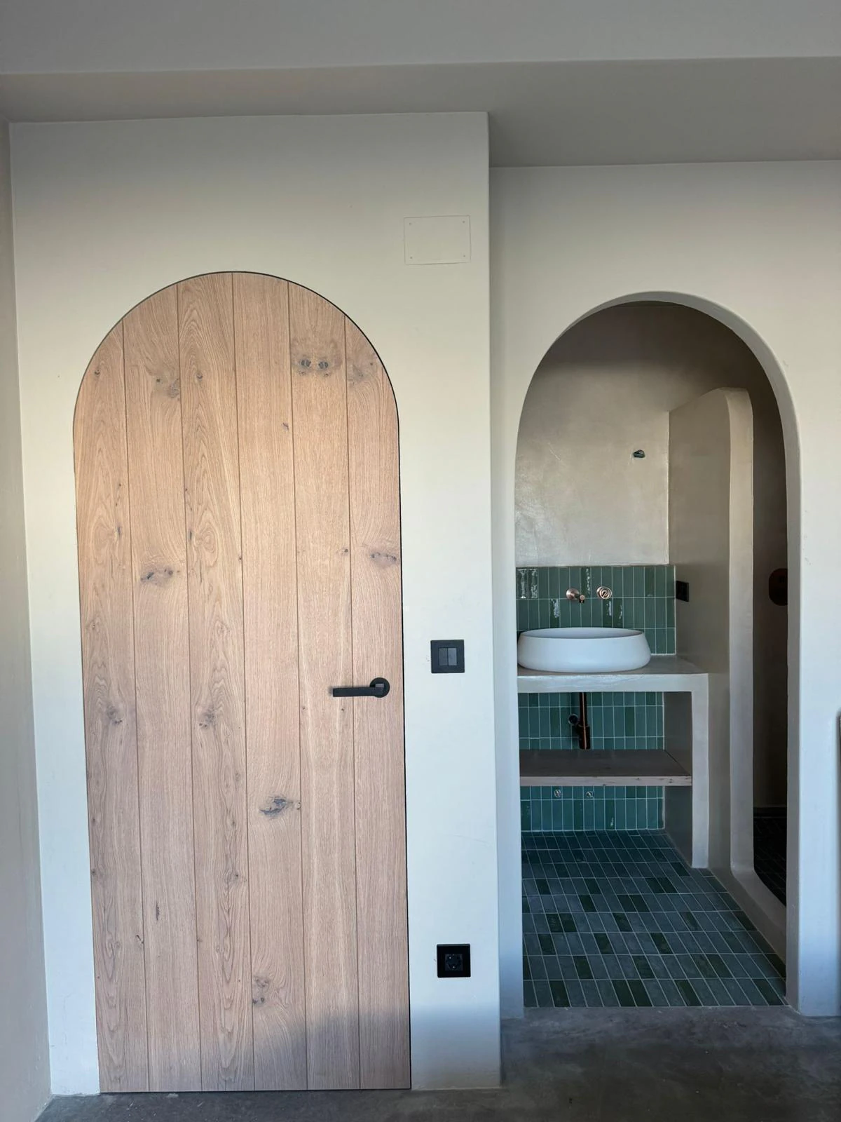 Tu refugio mediterráneo: villa renovada con vistas al mar, piscina y a solo 5 minutos caminando de la playa