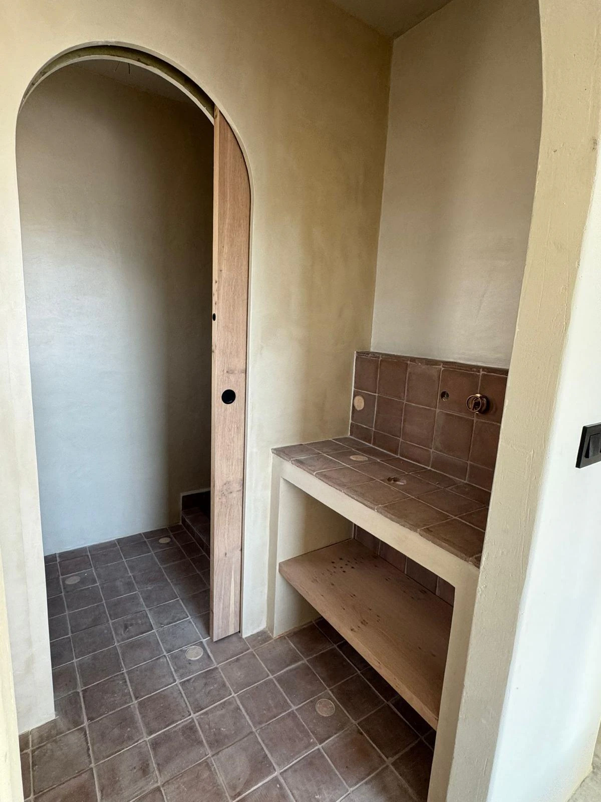 Tu refugio mediterráneo: villa renovada con vistas al mar, piscina y a solo 5 minutos caminando de la playa