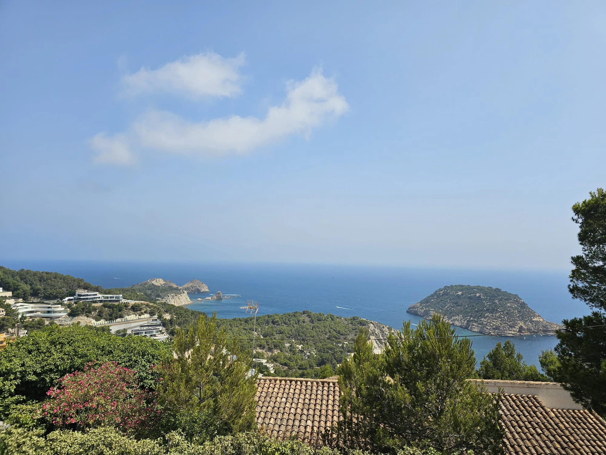 VILLA EN PRIMERA LINEA DE MAR EN JAVEA