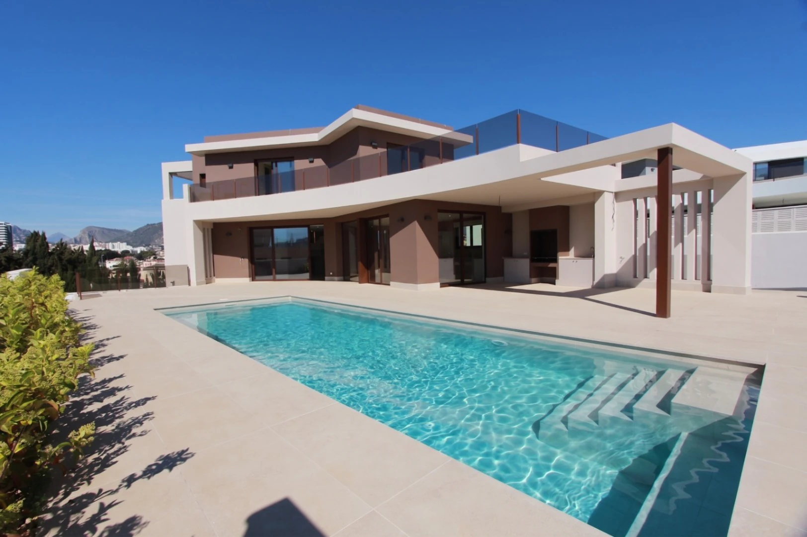 Villa moderna de obra nueva en Calpe con vistas al mar y al Peñón de Ifach