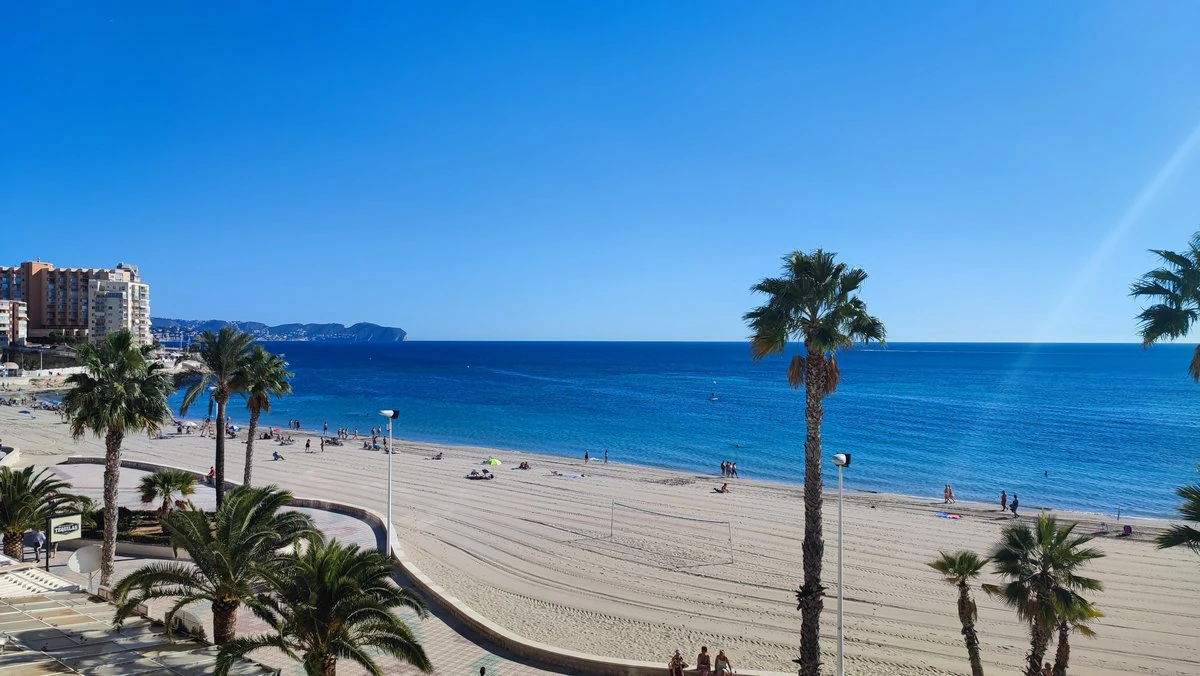 Apartamento en primera línea de playa en Calpe – Playa de la Fossa