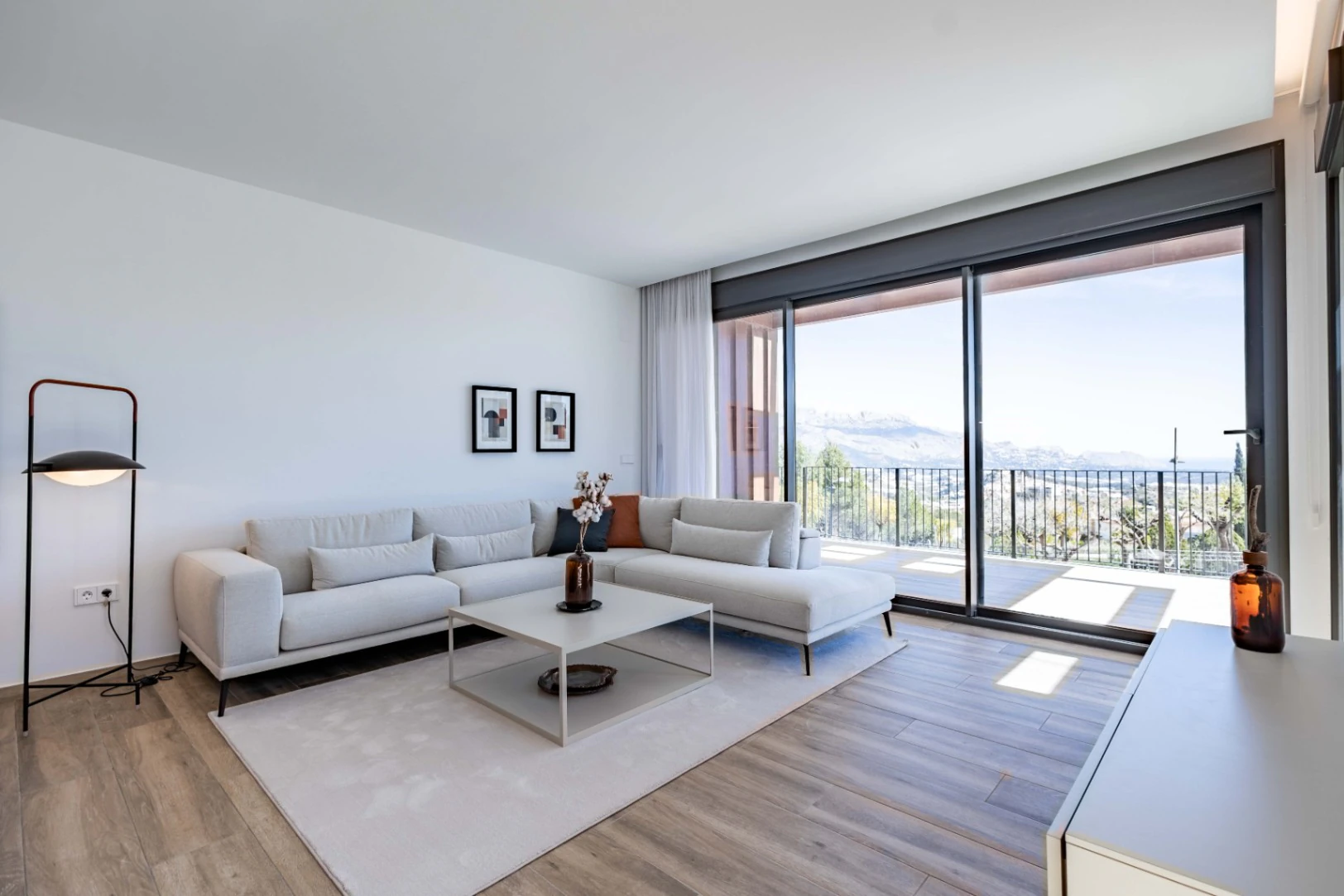 Modernas Villas de Obra Nueva en Polop con Vistas al Mar y la Montaña
