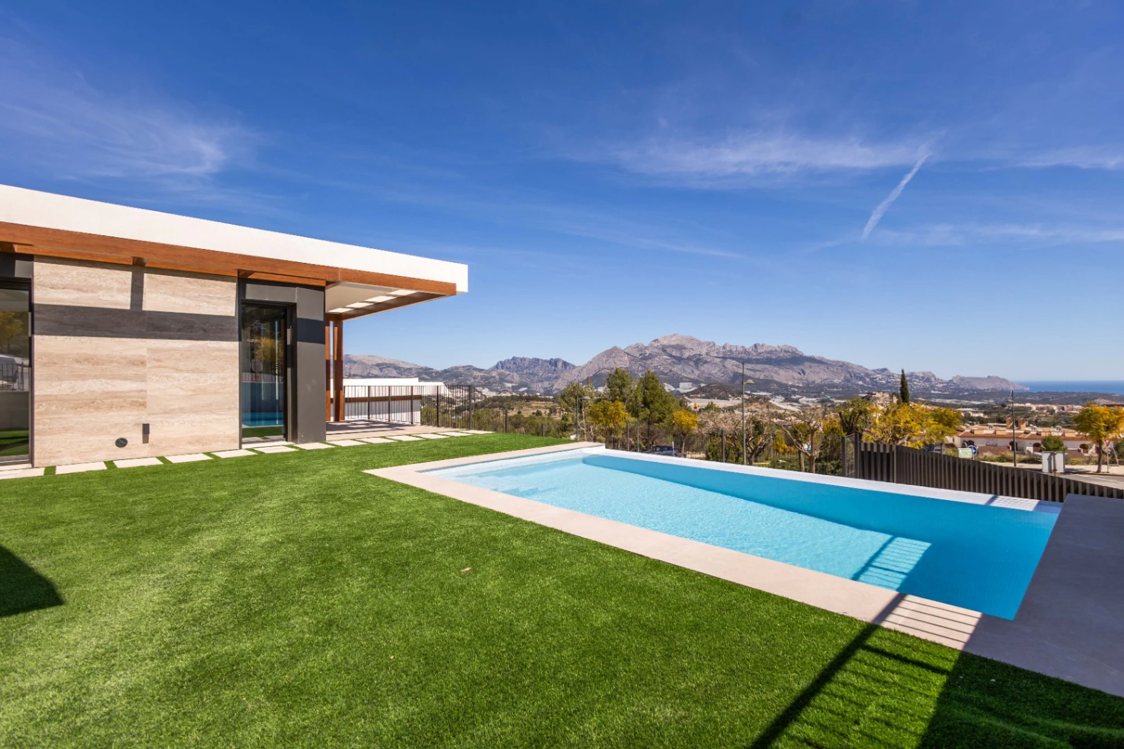 Modernas Villas de Obra Nueva en Polop con Vistas al Mar y la Montaña
