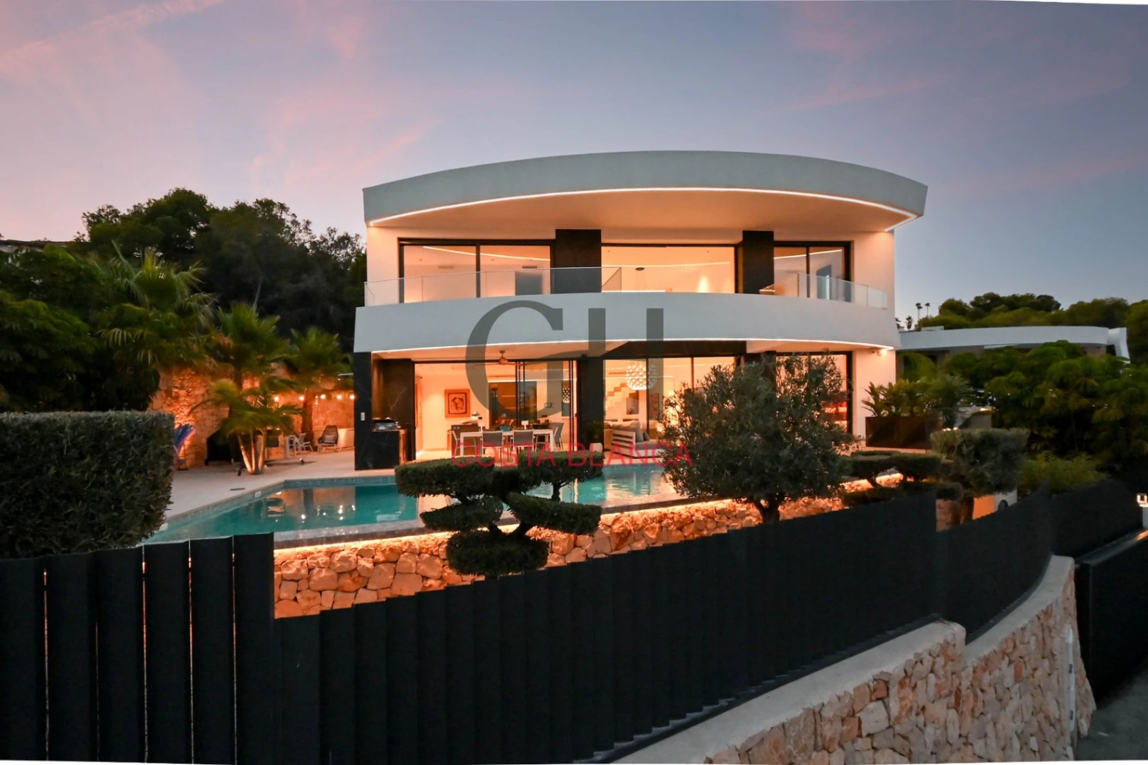 Moderna Villa de Lujo High-Tech con Vistas al Mar y a la Montaña en Moraira