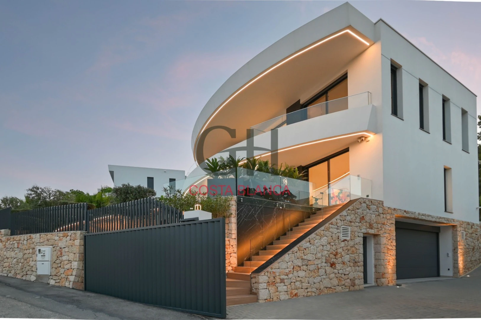 Moderna Villa de Lujo High-Tech con Vistas al Mar y a la Montaña en Moraira