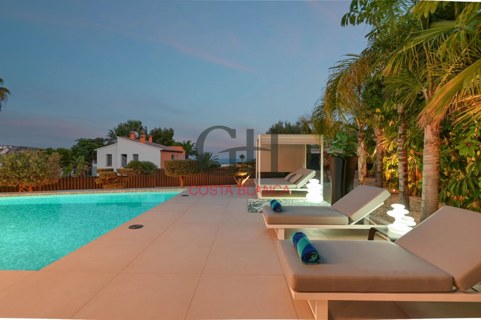 Moderna Villa de Lujo High-Tech con Vistas al Mar y a la Montaña en Moraira