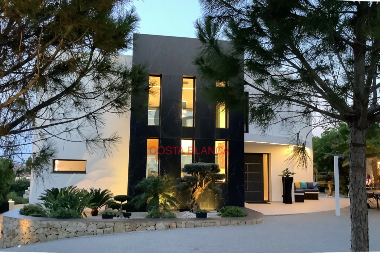 Moderna Villa de Lujo High-Tech con Vistas al Mar y a la Montaña en Moraira