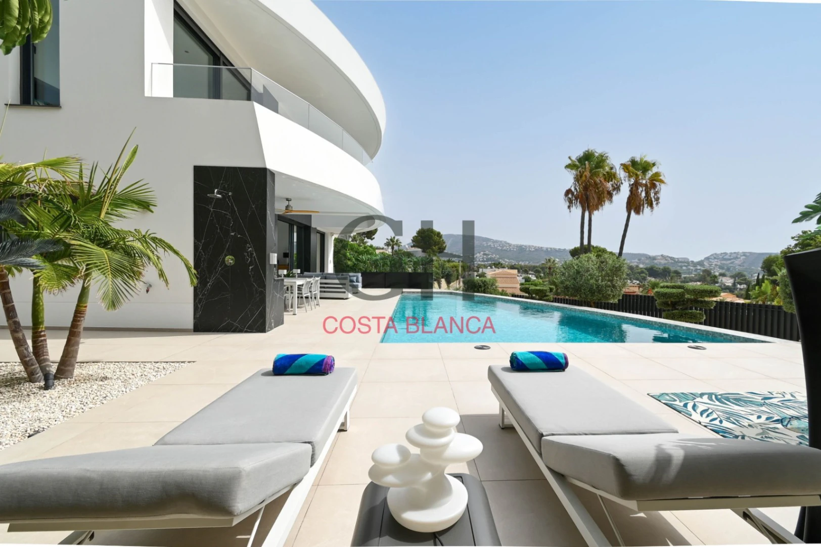 Moderna Villa de Lujo High-Tech con Vistas al Mar y a la Montaña en Moraira