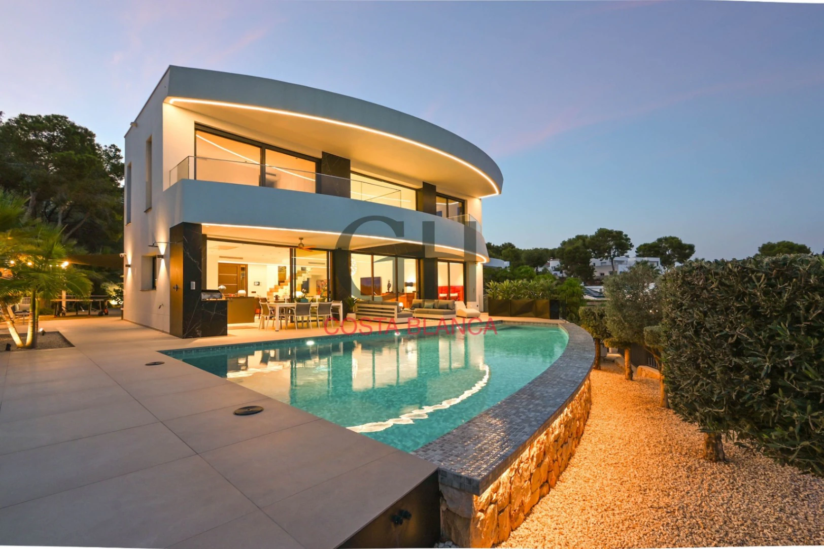 Moderna Villa de Lujo High-Tech con Vistas al Mar y a la Montaña en Moraira