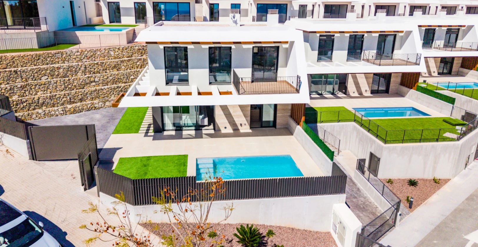Modernas Villas de Obra Nueva en Polop con Vistas al Mar y la Montaña