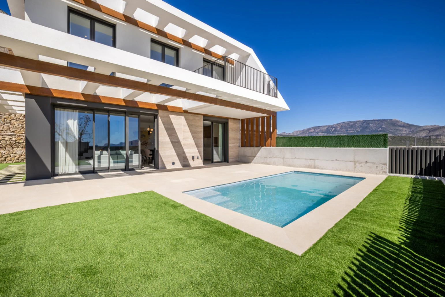 Modernas Villas de Obra Nueva en Polop con Vistas al Mar y la Montaña