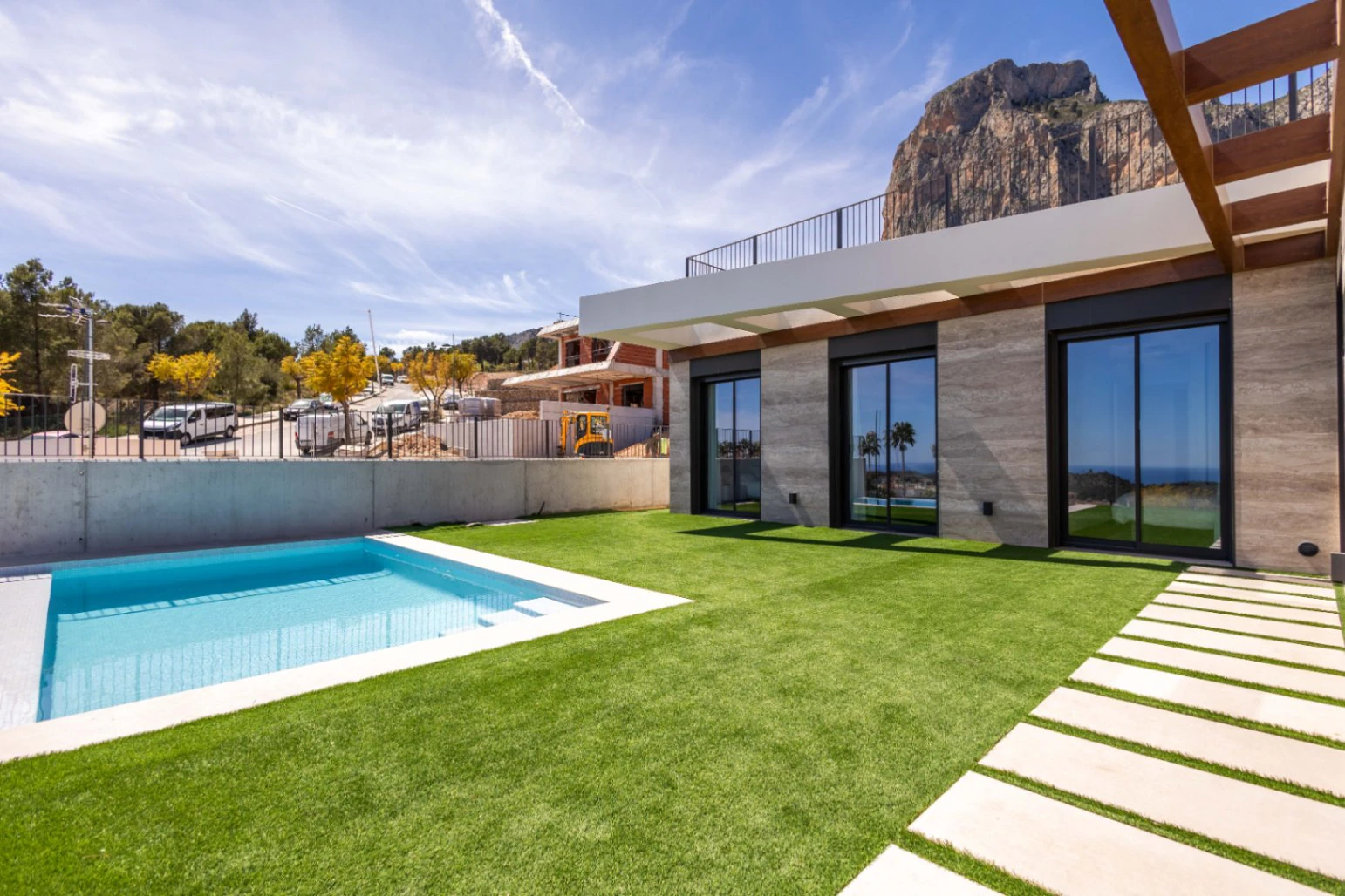 Modernas Villas de Obra Nueva en Polop con Vistas al Mar y la Montaña