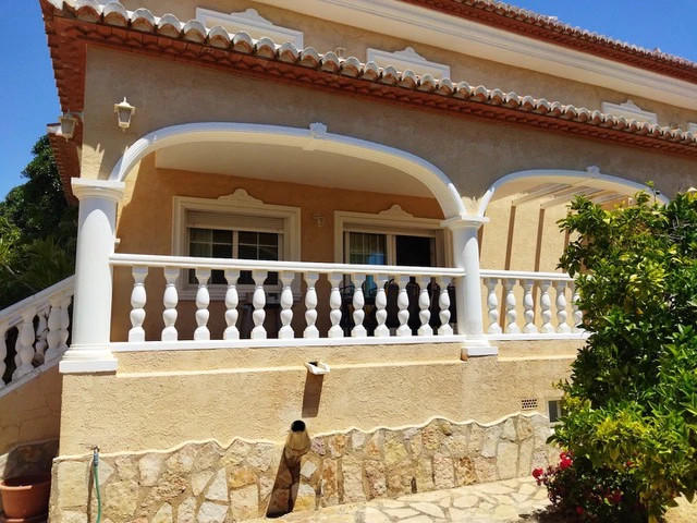 Villa Luminosa y Espaciosa con Jardín y Piscina Comunitaria
