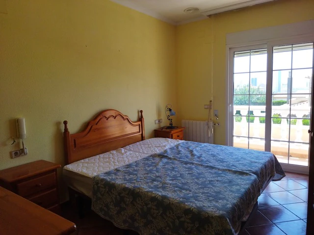 Villa Luminosa y Espaciosa con Jardín y Piscina Comunitaria