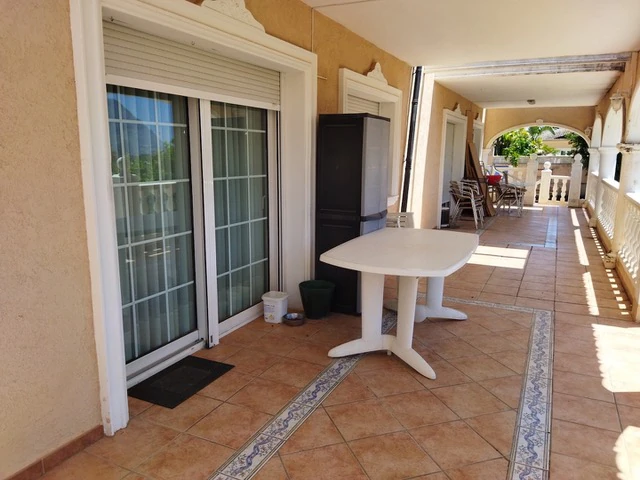 Villa Luminosa y Espaciosa con Jardín y Piscina Comunitaria