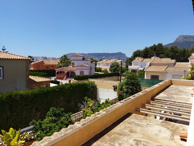 Helle und Geräumige Villa mit Garten und Gemeinschaftspool
