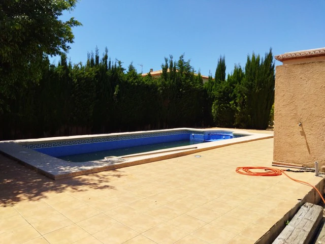 Helle und Geräumige Villa mit Garten und Gemeinschaftspool
