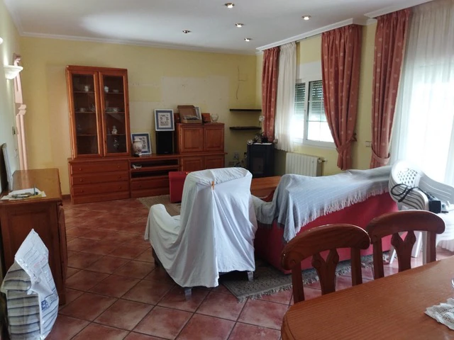 Helle und Geräumige Villa mit Garten und Gemeinschaftspool