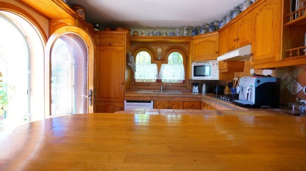 Impresionante Villa en Venta en Benissa Costa con 5 Viviendas Independientes – ¡Una Gran Oportunidad!