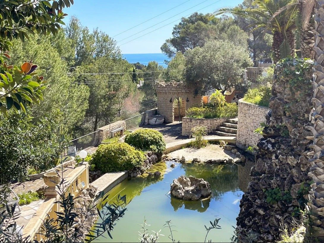 Impresionante Villa en Venta en Benissa Costa con 5 Viviendas Independientes – ¡Una Gran Oportunidad!