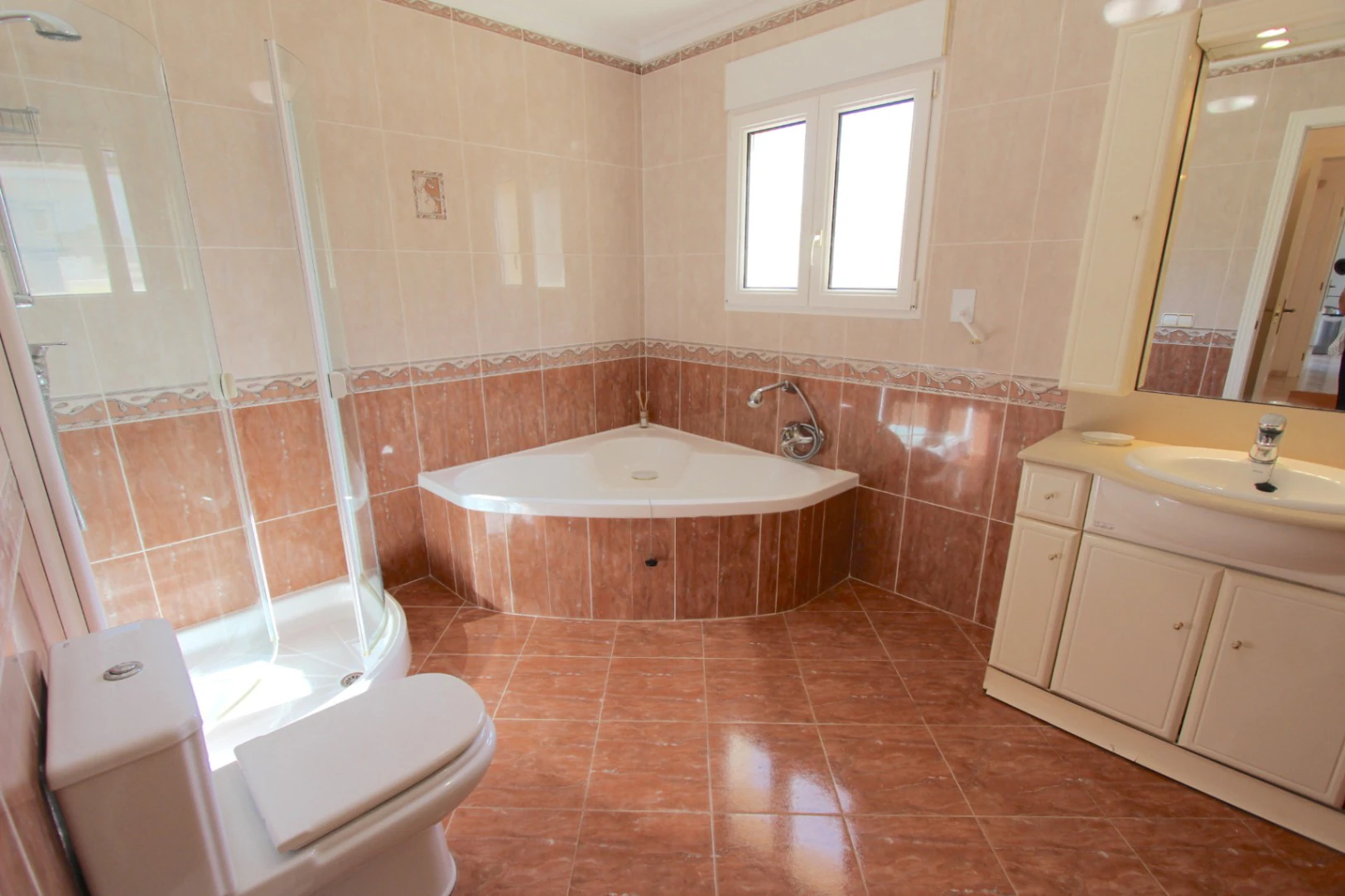Espaciosa Villa Mediterránea de 4 Dormitorios en Parcela de 1.340 m² en Benissa – Cerca de la Costa