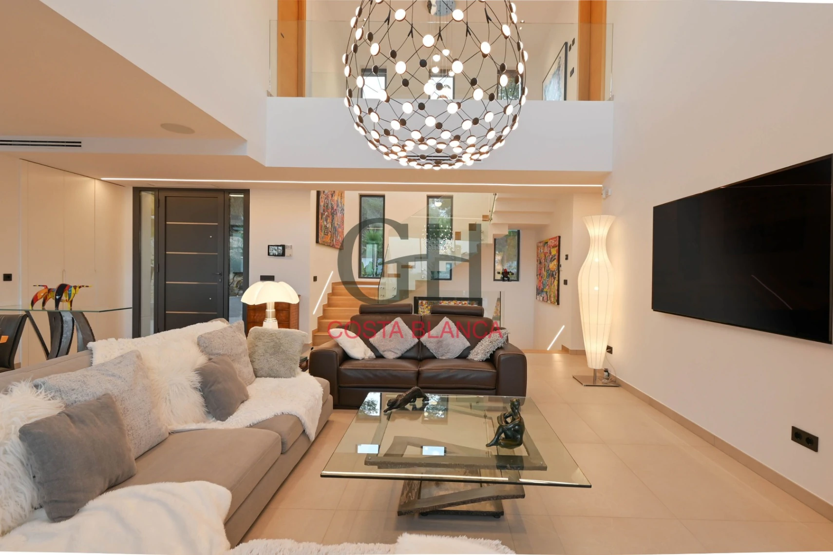 Moderna Villa de Lujo High-Tech con Vistas al Mar y a la Montaña en Moraira