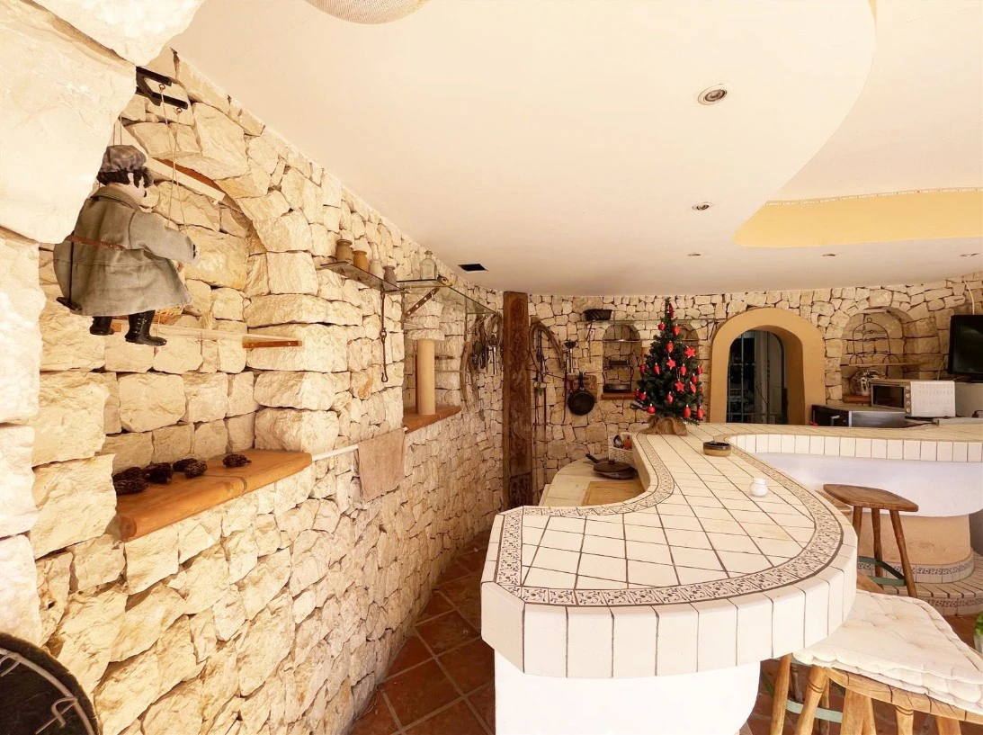 Impresionante Villa en Venta en Benissa Costa con 5 Viviendas Independientes – ¡Una Gran Oportunidad!