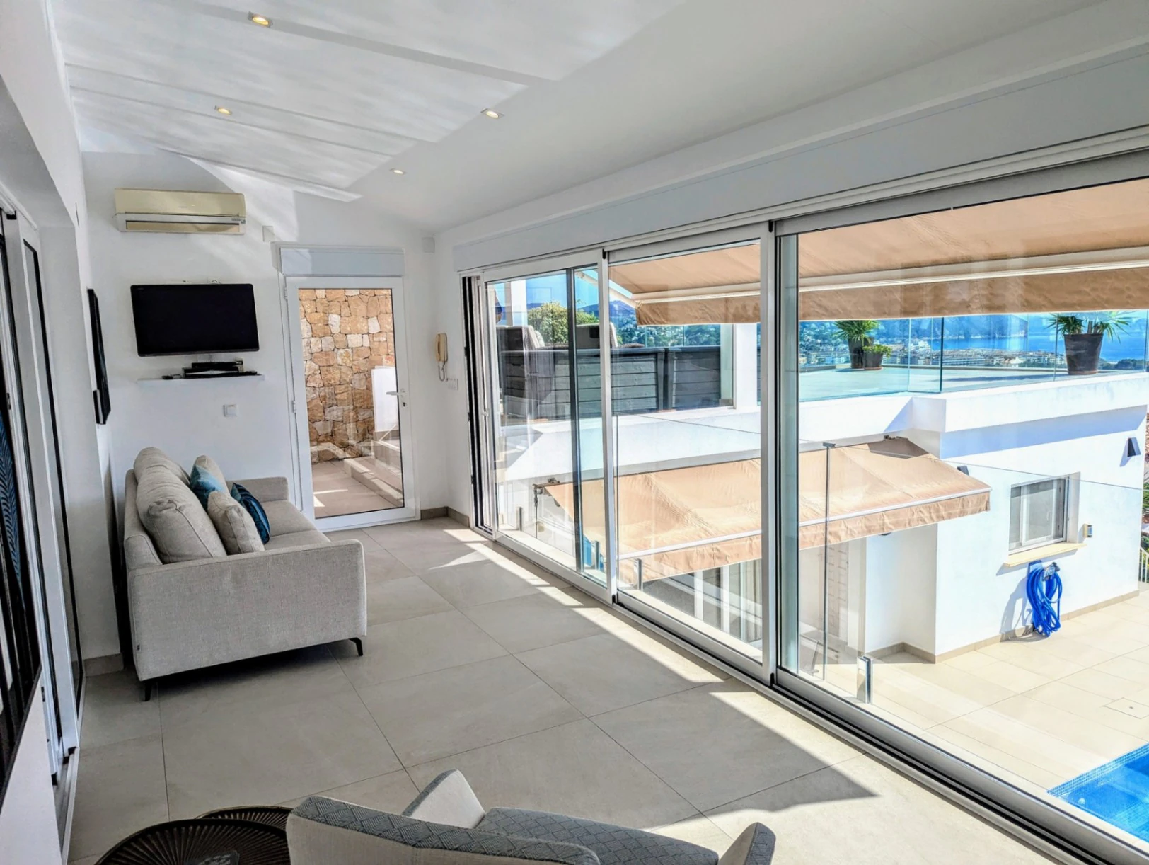 Villa de lujo en venta en Moraira con vista panorámica al mar