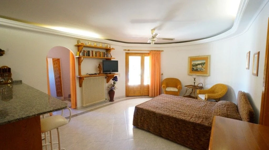 Impresionante Villa en Venta en Benissa Costa con 5 Viviendas Independientes – ¡Una Gran Oportunidad!