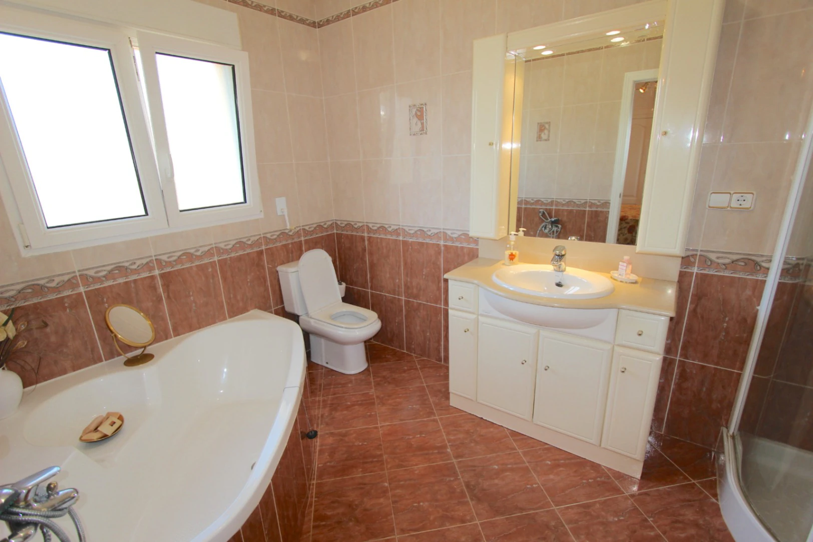 Espaciosa Villa Mediterránea de 4 Dormitorios en Parcela de 1.340 m² en Benissa – Cerca de la Costa