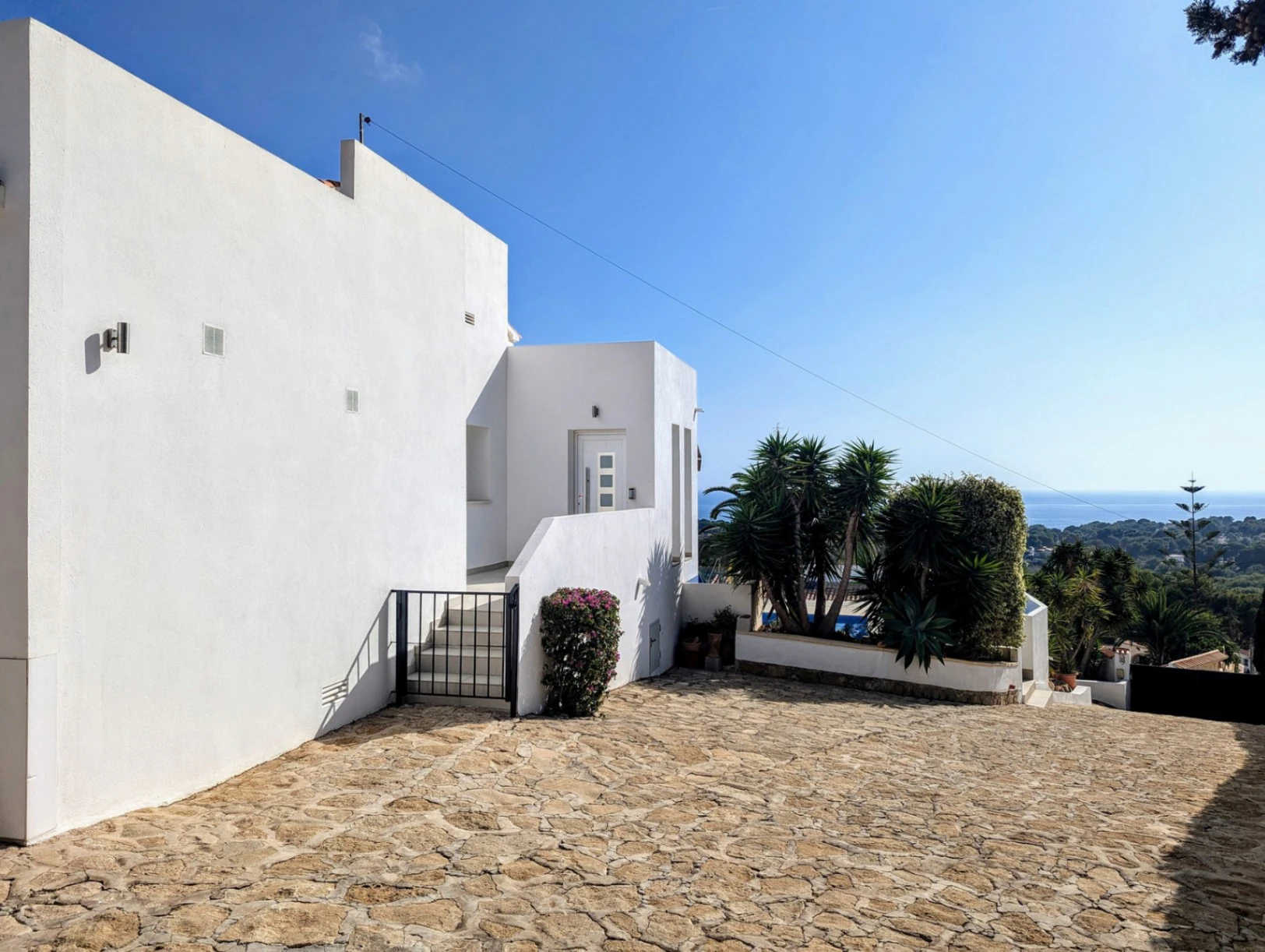 Villa de lujo en venta en Moraira con vista panorámica al mar
