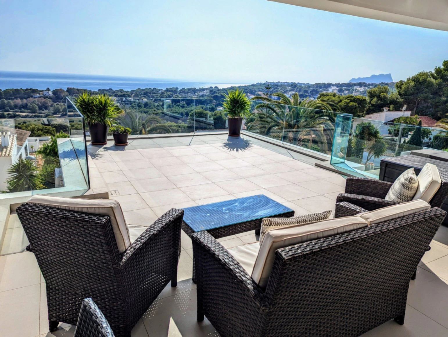 Villa de lujo en venta en Moraira con vista panorámica al mar