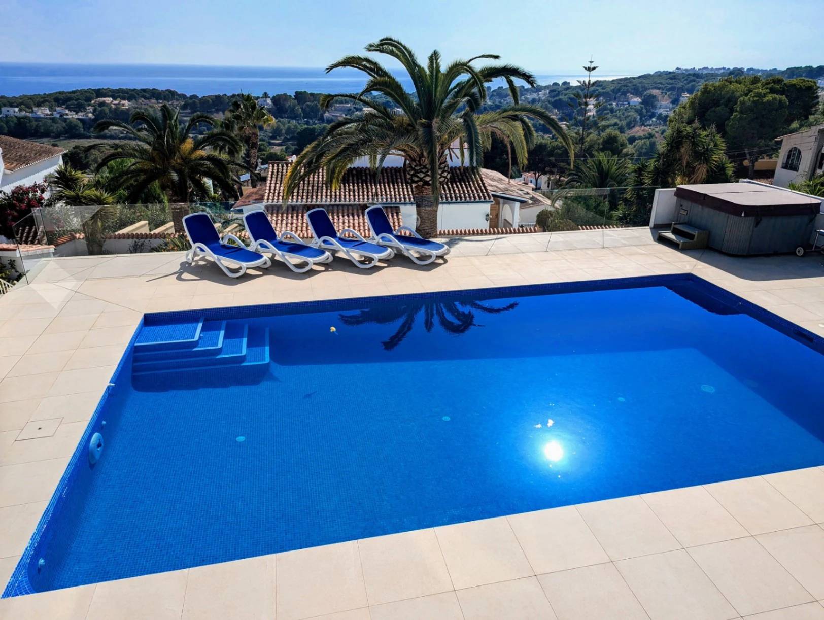 Villa de lujo en venta en Moraira con vista panorámica al mar