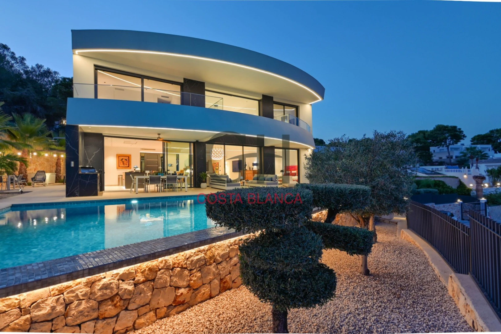 Moderna Villa de Lujo High-Tech con Vistas al Mar y a la Montaña en Moraira