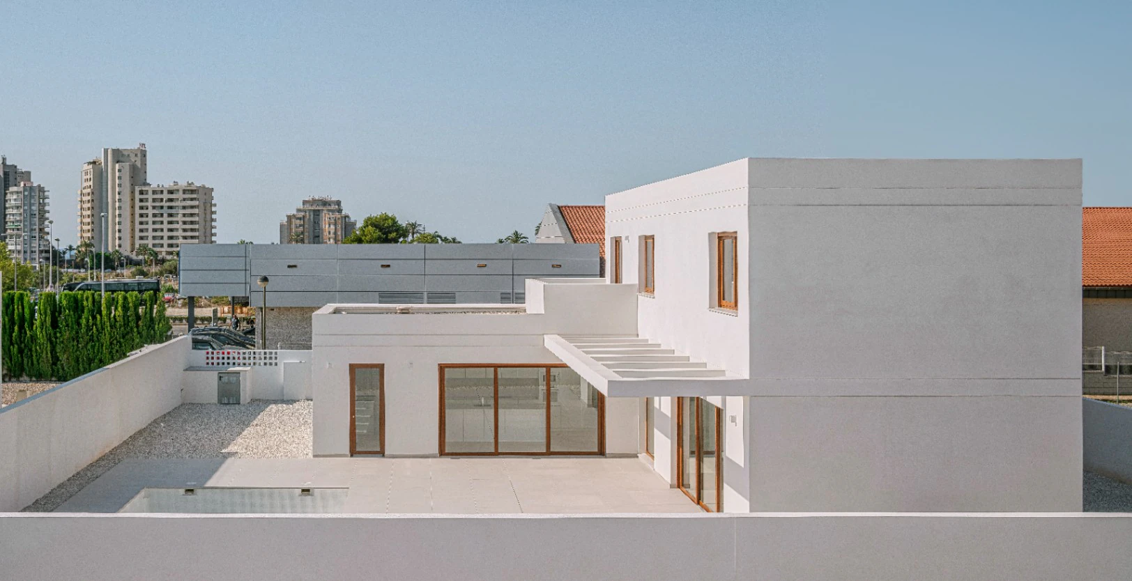 VILLA MODERNA DE 4 DORMITORIOS, CAMINANDO HASTA LA PLAYA DEL ARENAL, CALPE