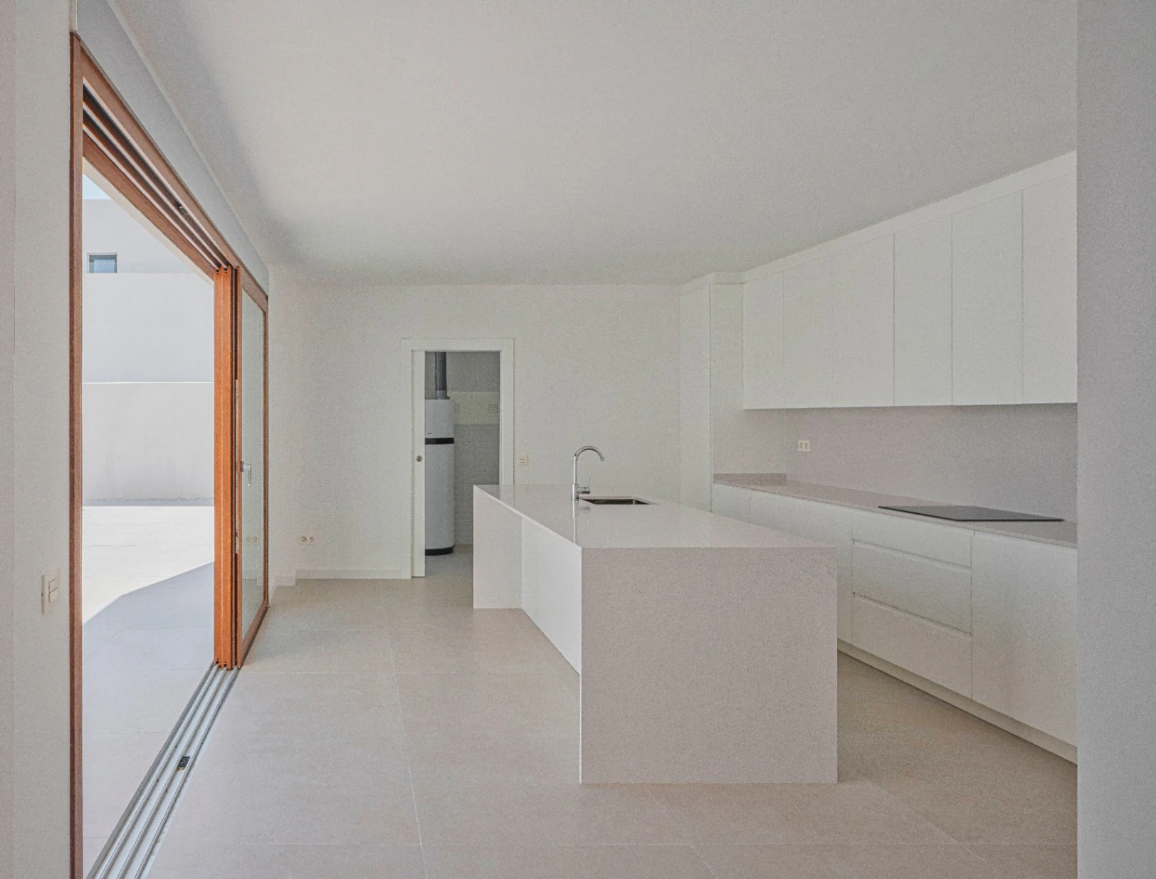 VILLA MODERNA DE 4 DORMITORIOS, CAMINANDO HASTA LA PLAYA DEL ARENAL, CALPE