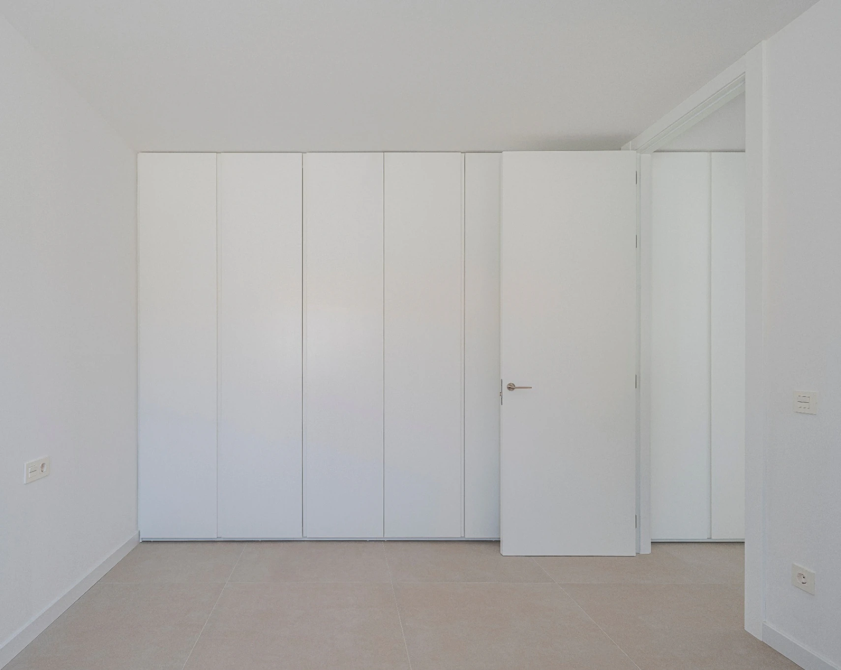 VILLA MODERNA DE 4 DORMITORIOS, CAMINANDO HASTA LA PLAYA DEL ARENAL, CALPE